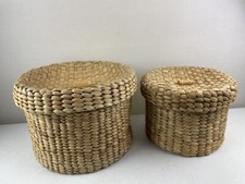 2 ROUND RAFFIA WICKER SEAGRASS LIDDED STORAGE BASKETS-BAMBOO HANDLE-STACKING-VGC