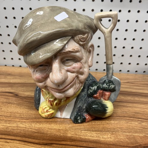 Royal doulton toby - toby, 8"
