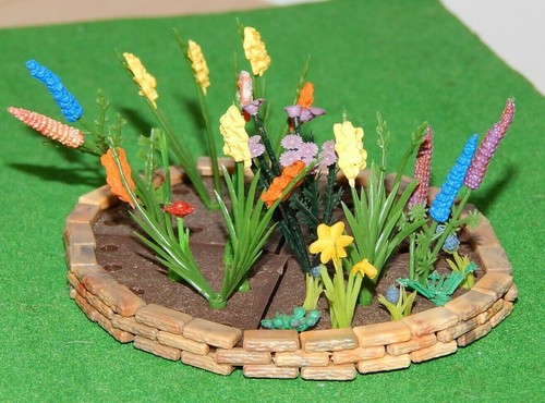 Britains miniature garden - ,