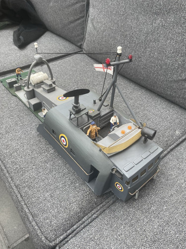 Model boat mint condition - boat,