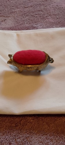 Early 1900 brass pin - 1900, cushion