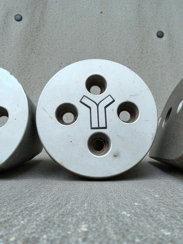 Yugo wheel centre - wheel,