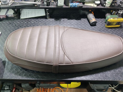 Triumph t120 saddle - triumph,