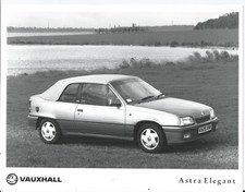 VAUXHALL ASTRA ELEGANT CABRIOLET PERIOD PUBLICITY B/W PHOTOGRAPH