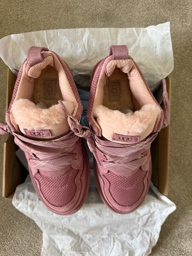 Ugg pink low top lace - low,