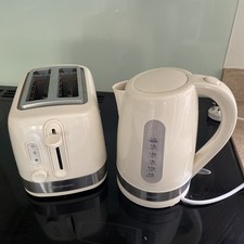 Cookworks 1.7L Plastic 3000W Illuminated Kettle WK8329 Plastic - Cream + Toaster