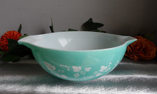 VINTAGE PYREX GREEN GOOSEBERRY