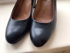 JONES Navy Blue Leather Court Shoes - size 5 