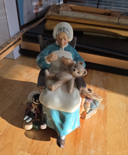 Royal doulton england nanny - royal,