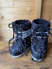 Moon Boot Black With Stars