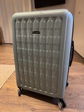 Samsonite Medium Suitcase 4-Wheel Non-TSA Lock Hard Shell