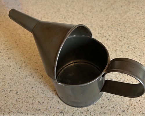Old vintage oil can - /,