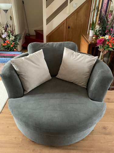 Dfs large swivel chair - large,