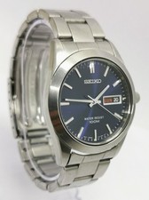 Vtg 2003 Seiko V743-9A20 Day Date Blue Face Quartz St/Steel Bracelet Gents Watch
