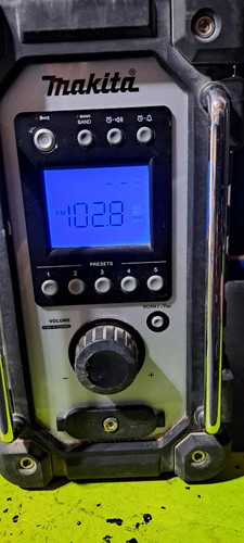 Makita dmr107 portable fm - dmr107, am/fm