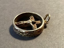 9ct Gold Crucifix Circular Pendant hallmarked - 4.23 grams