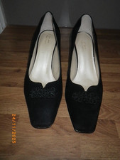 BLACK SUEDE HEELED SHOES BY