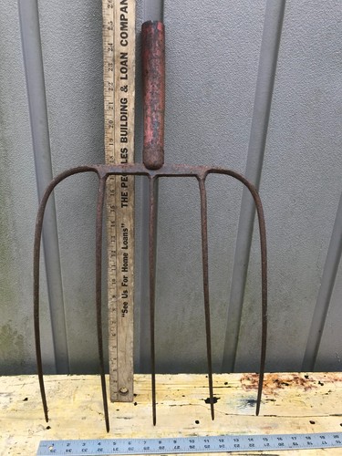 Large rusty red - large, farm