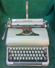 VINTAGE MADE IN GERMANY - BLUEBIRD TORPEDO MODEL 18b PORTABLE - SERVICED