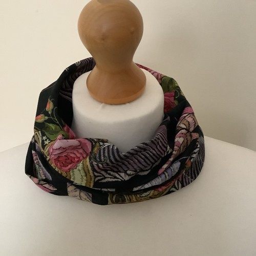 Skulls roses design - a,