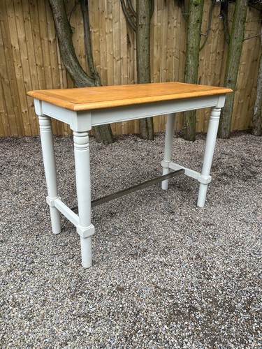Modern turned oak - , hall