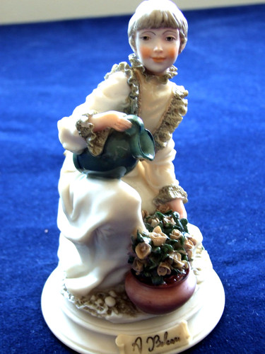 Capodimonte small figurine - capodimonte, by