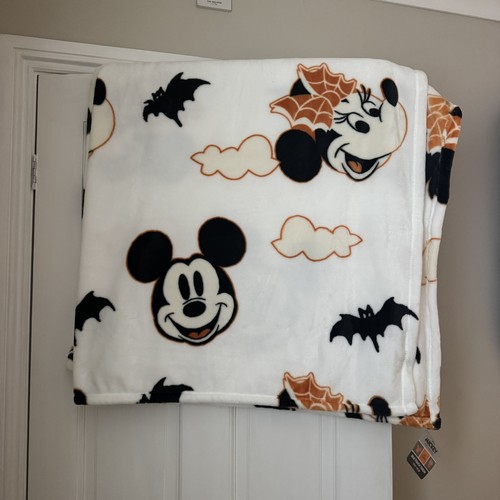Disney mickey and minnie - mickey,