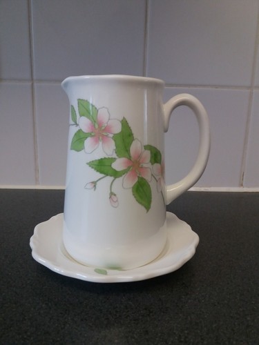 Wedgwood cream mix - cream, floral