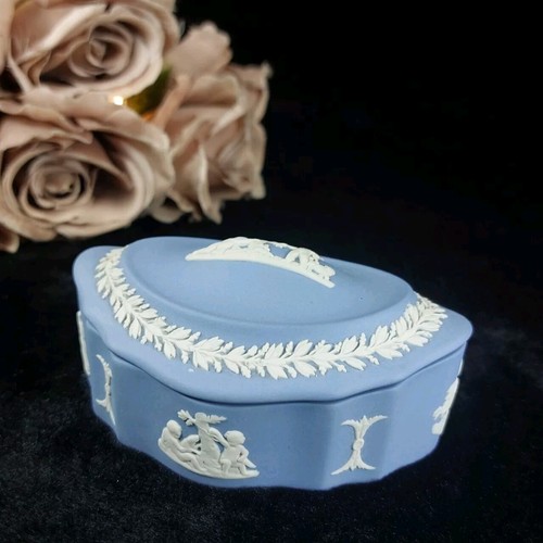 Wedgwood jasperware oval - jasperware, blue