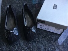 Van Dal Ladies Black Suede / Leather Shoes Size 5 1/2 D Great Condition Boxed.