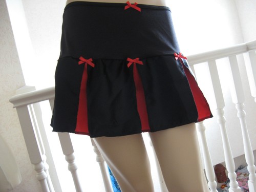 Black skirt red roller - ,