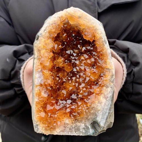 86lb natural citrine - 2.86lb, geode