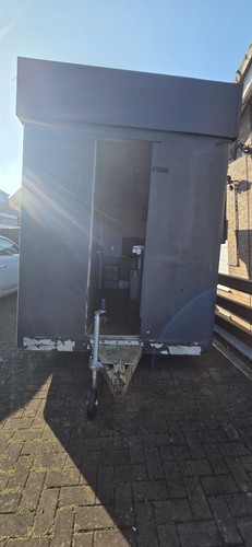 Foot food trailer with 2 - foot,