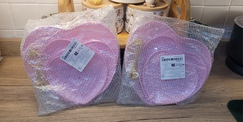 Pink plastic heart - x,