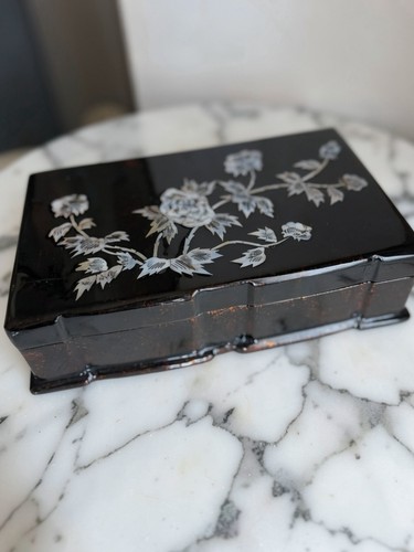 Vintage black lacquer - black,