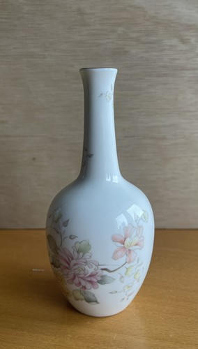 Royal doulton vintage vase - royal,