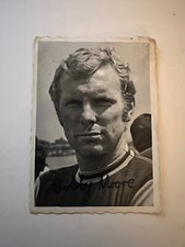 BOBBY MOORE - WEST HAM UTD - A&BC 1969 "Autographed photos" FOOTBALL CARD No18