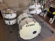 TAMA Maple Starclassic in Silver Snow Racing Stripe (+ Pro Racket AAA Cases)