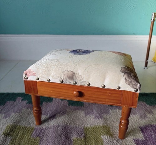 Small cushioned drawer table - cushioned,