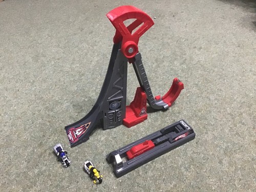 Hot wheels bike ramp - hot,