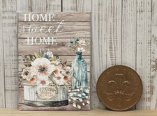 HANDMADE MINIATURE DOLLS HOUSE