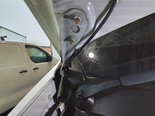 BONNET HINGE RH NISSAN NV400