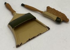 Dolls house hand painted pewter  Phoenix Miniatures dustpan &brush 1/12th scale 