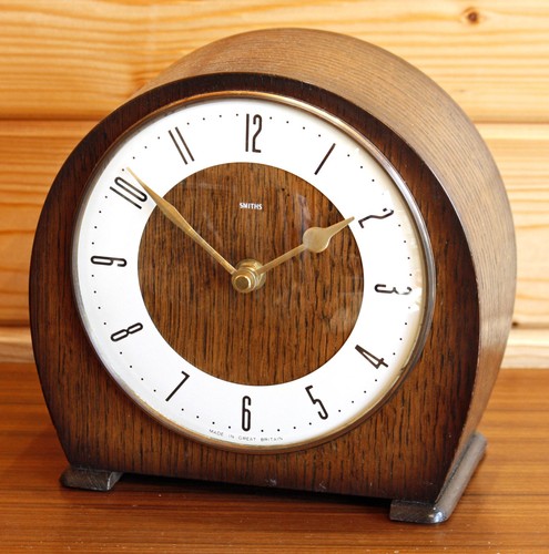 Vintage 20cm smiths - vintage, mantel