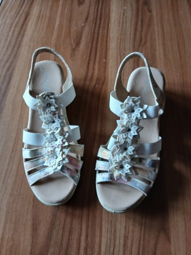 Ladies sandals size - , 6