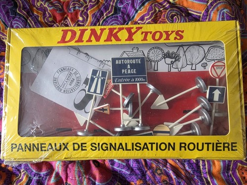 Atlas dinky toys road signs - atlas,