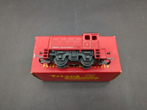 Trian railways r253 red dock - railways,