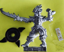 C13 - Dark Elf Hero on Foot -