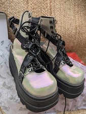 Demonia Iridescent Shaker