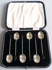 NICE CASED SET 6  VINTAGE SOLID SILVER  ' BEAN ' COFFEE SPOONS.      SHEFF. 1935